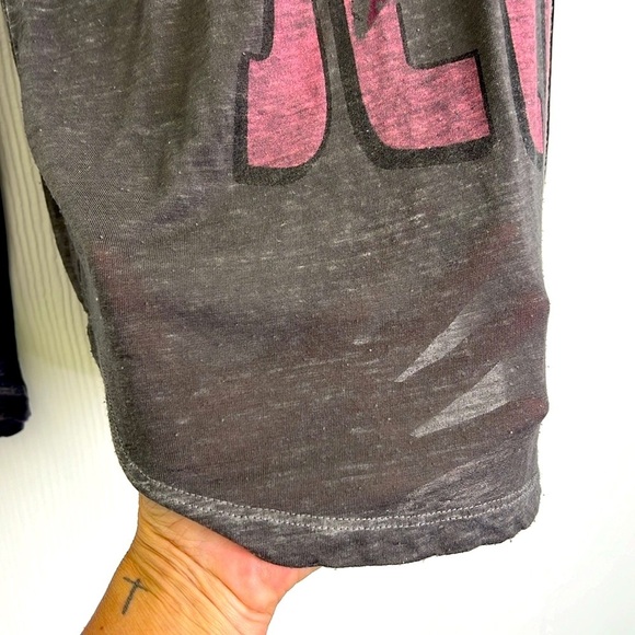 Lucky Brand - Joan Jett Graphic Burn Out Gray Long Sleeve Band  Top Size Small - Picture 6 of 11